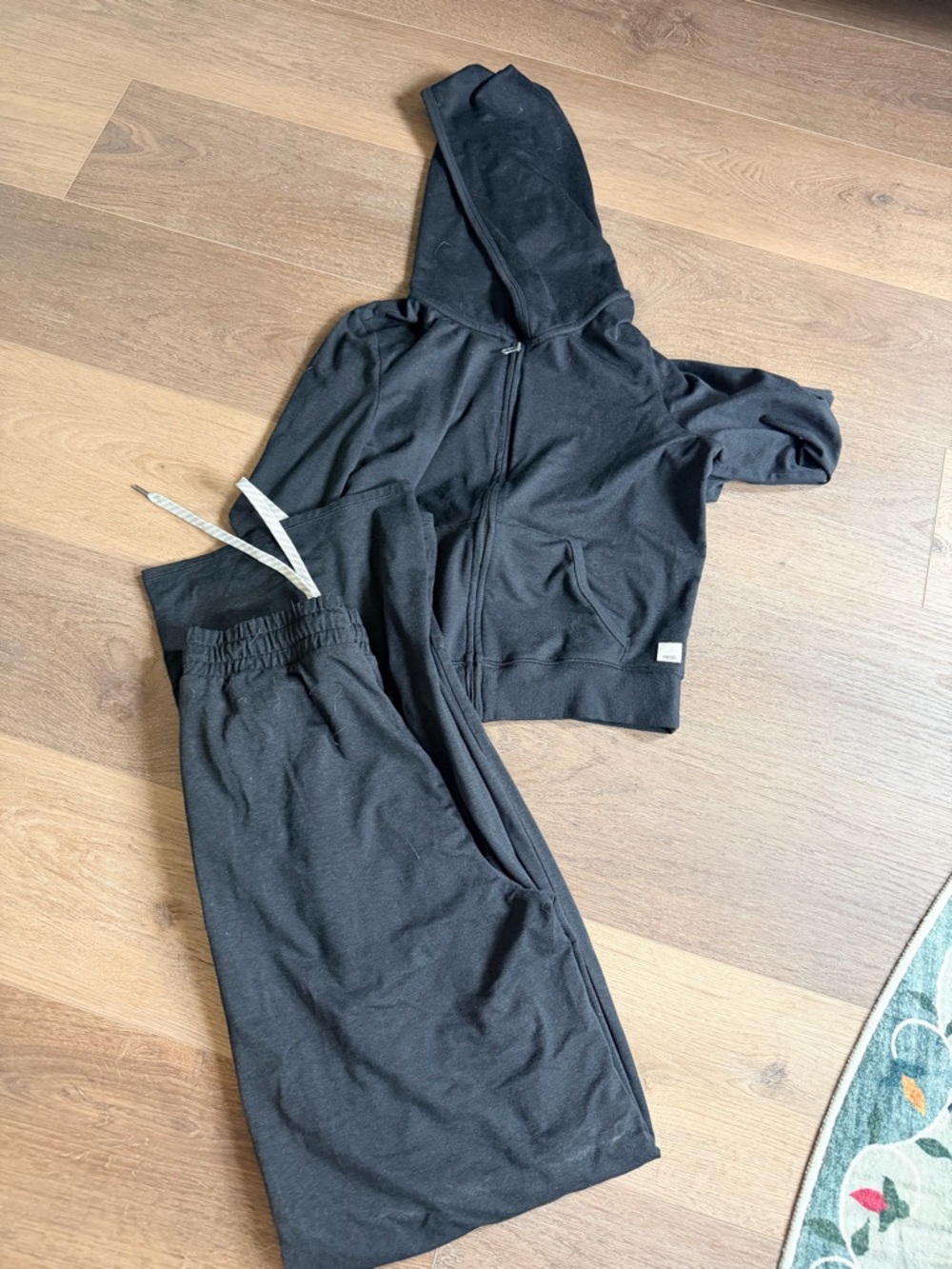 Vuori Black Hoodie & Halo Wide leg Set - Women's Sweatpants
